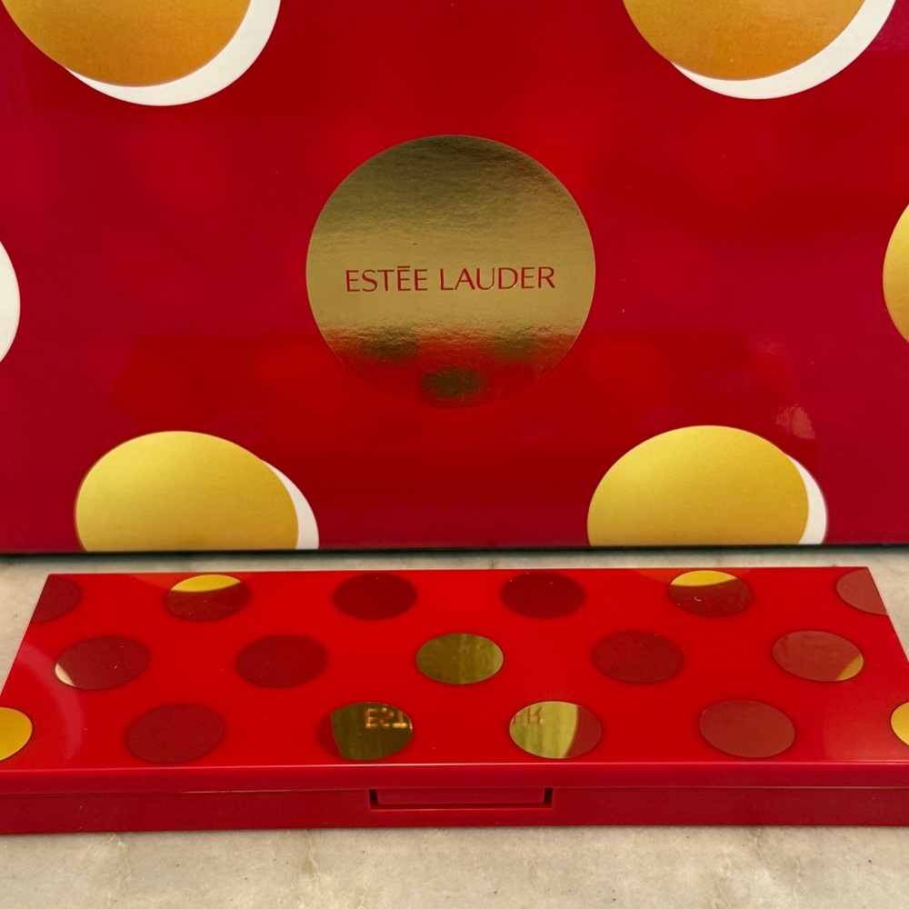 Estee Lauder Eyeshadow Palette - Picture 2 of 5